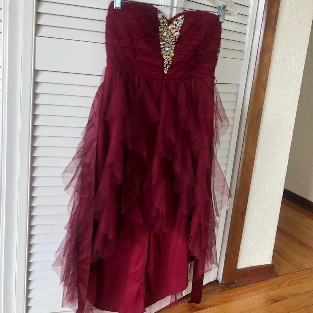 High-Low Ruffle dress - Picture 4 of 7